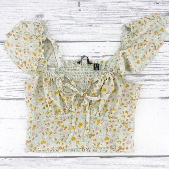 Women's Vero Moda Size S Floral Crop Keyhole Cutout Smocked Top Green - Picture 1 of 6